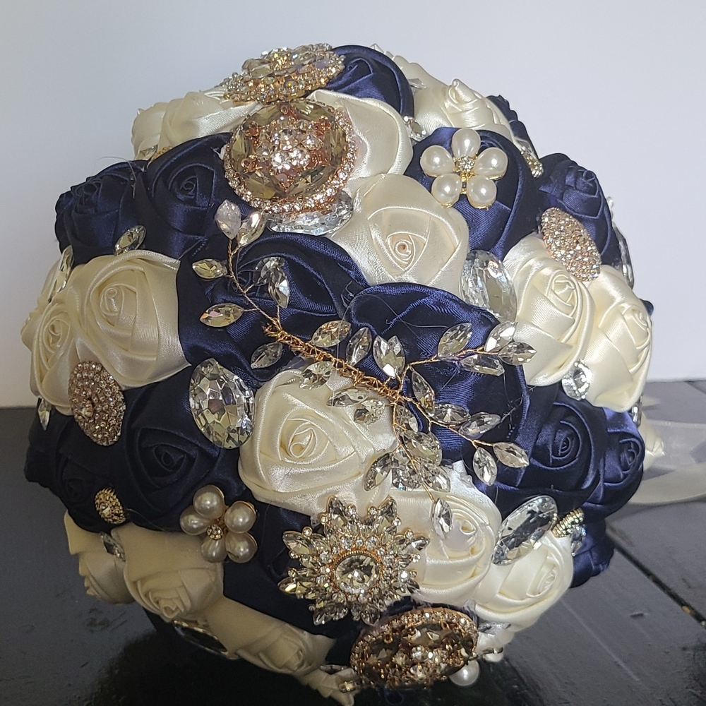 Bridal bouquet & 2 flower girl baskets